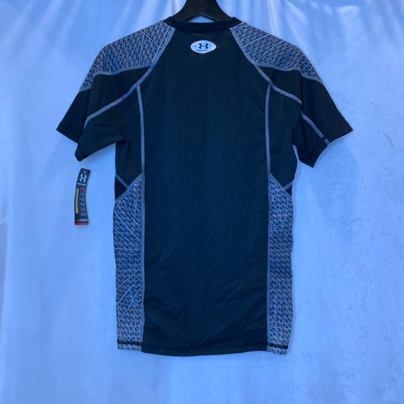 BNWT Men’s Under Armour black/grey/patterned compression Heatgear™️ short sleeve - Picture 3 of 5